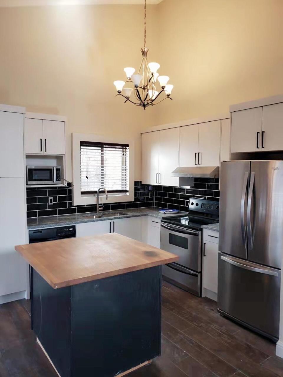 Calgary-Banff House Close Lrt&Dt&Free Parking Apartment ภายนอก รูปภาพ