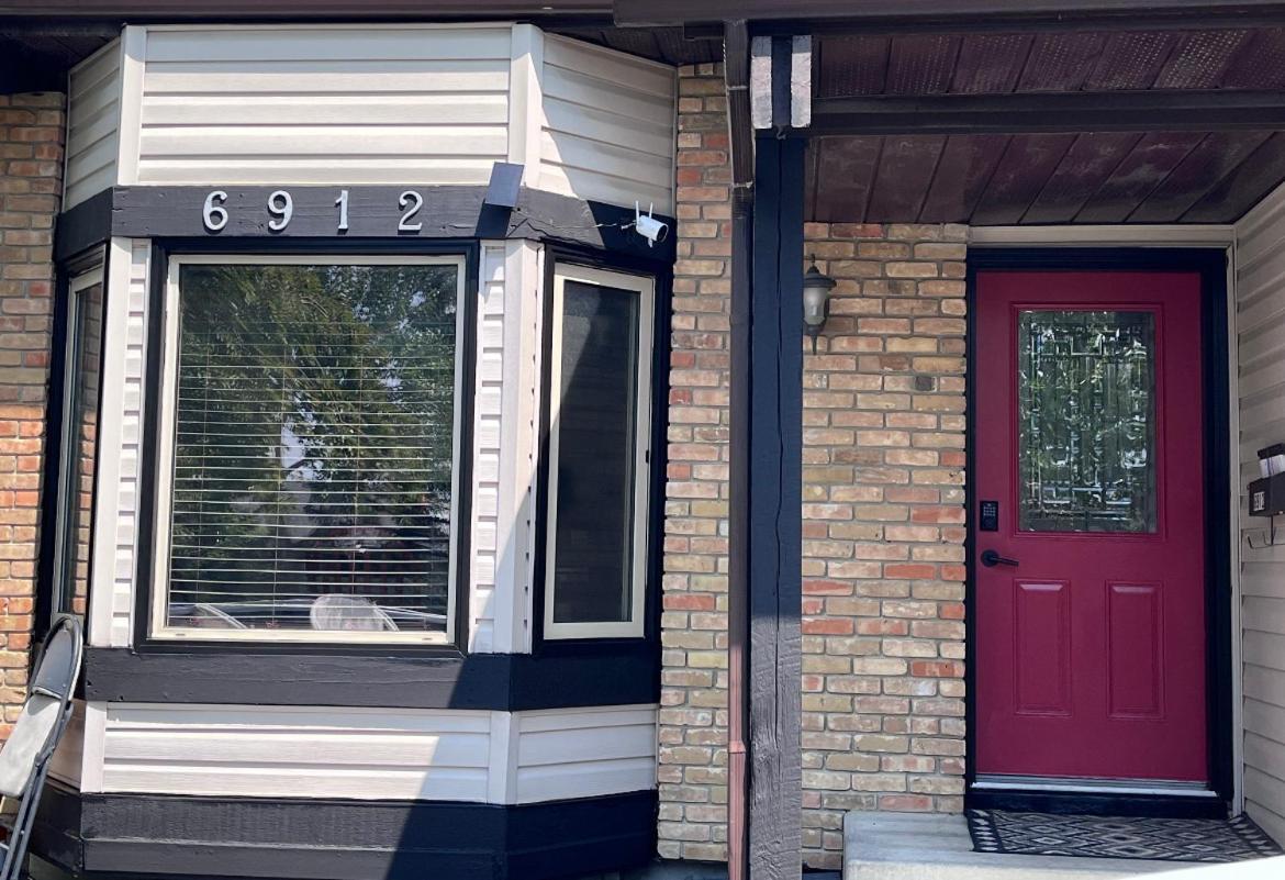 Calgary-Banff House Close Lrt&Dt&Free Parking Apartment ภายนอก รูปภาพ