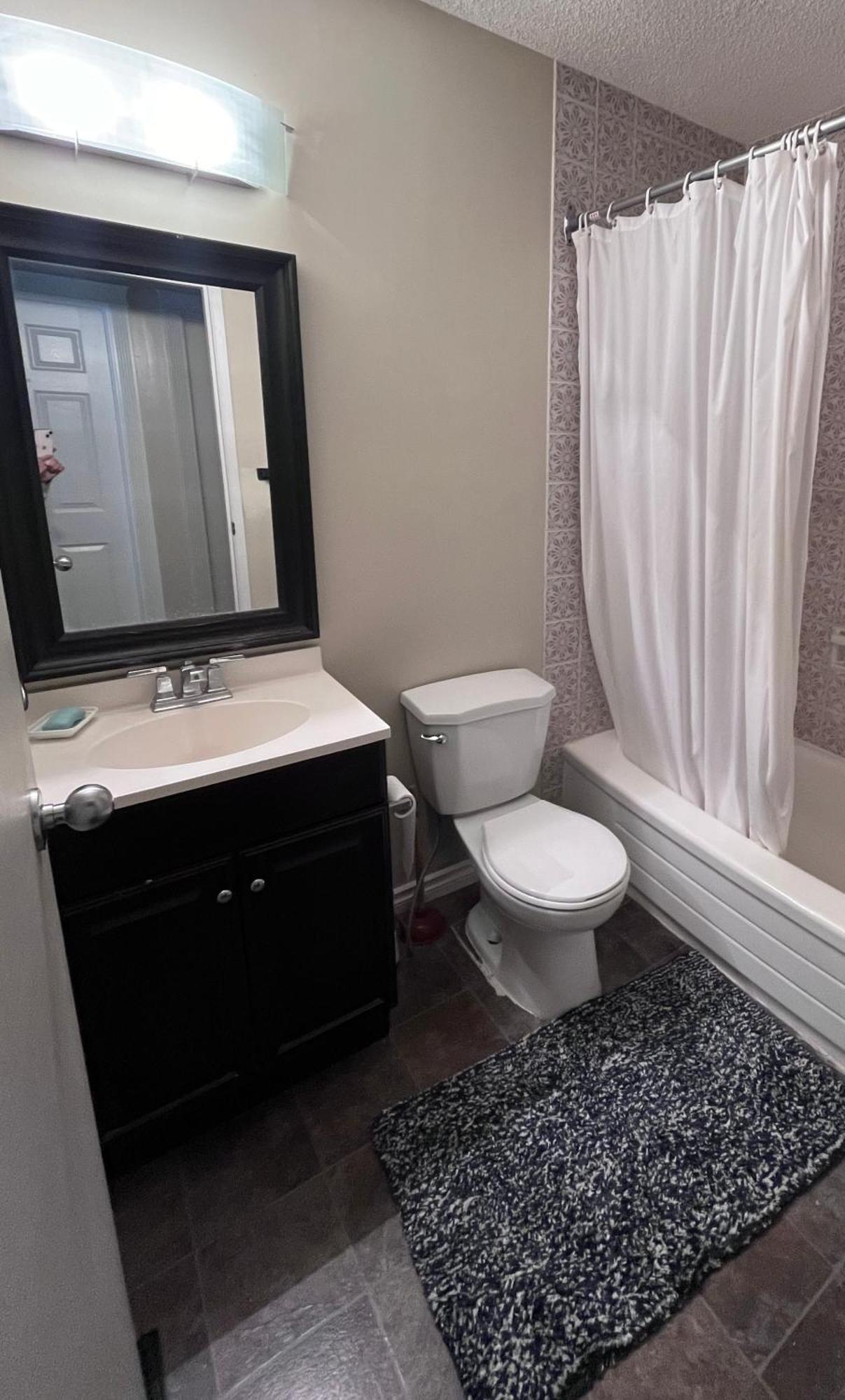 Calgary-Banff House Close Lrt&Dt&Free Parking Apartment ภายนอก รูปภาพ